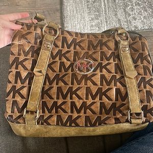 Michael Kors purse, lightly used, medium sized purse.